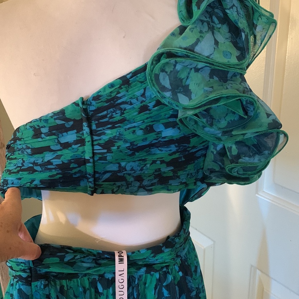 MAC DUGGAL
Green One Shoulder Ruffle Tiered Cut-Out Chiffon Gown - Picture 12 of 16